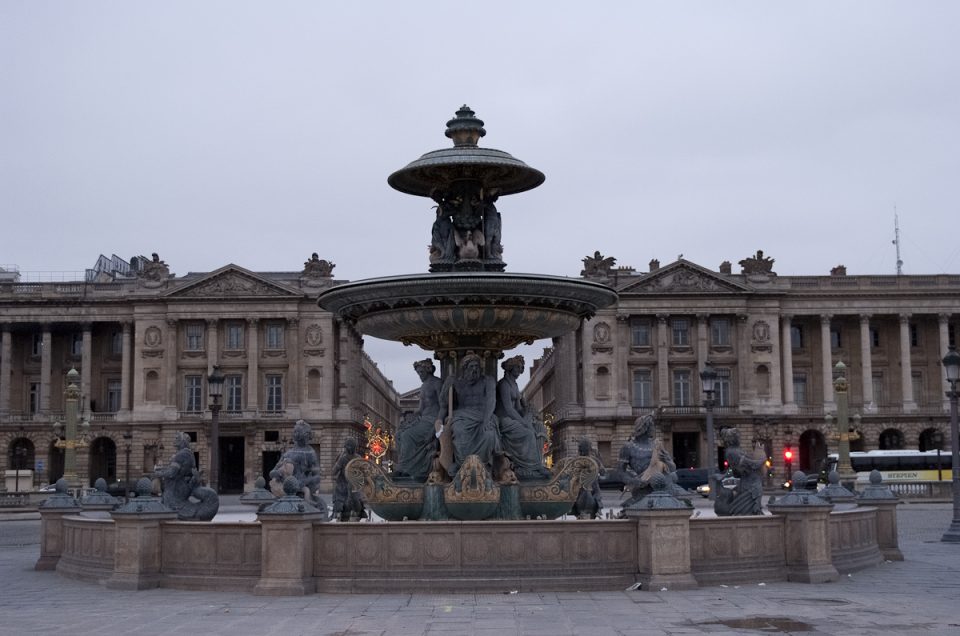 文化と芸術の街 - PARIS -